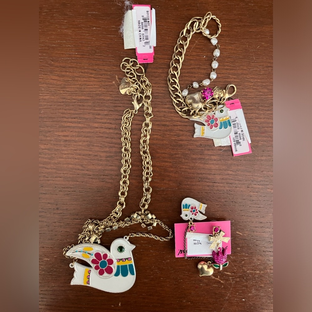 Betsey Johnson Vintage Peace Dove Pigeon Flower Necklace Bracelet Earrings